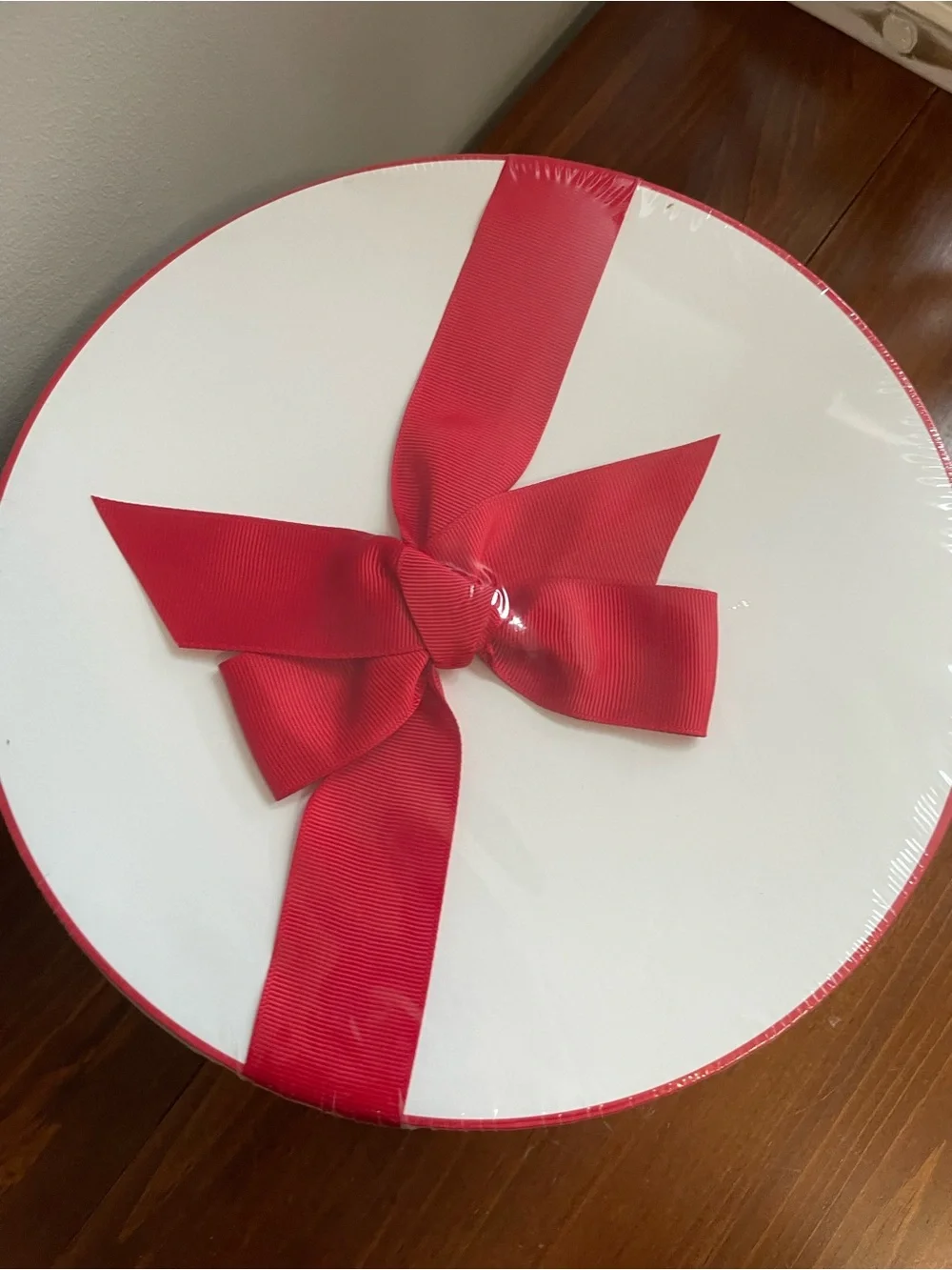 New Sugar Paper White and Red Round Gift Box with Bow - Home Party Supplies